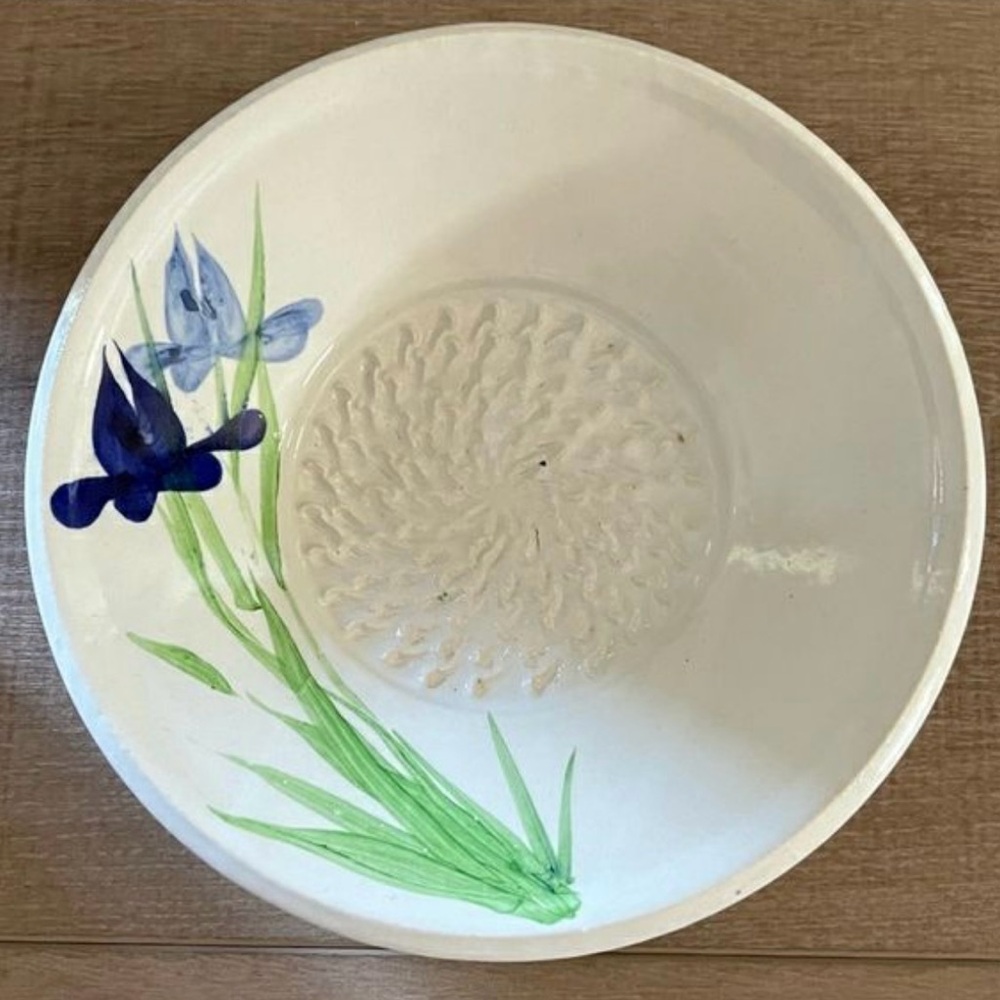 The Gourmet Potter Garlic Grater Dish Iris Flower Pottery Plate Off-White Blue